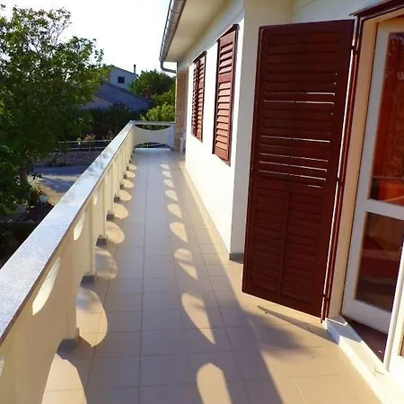 Appartement In Kampor Mit Gemauertem Grill By Interhome Rab Town