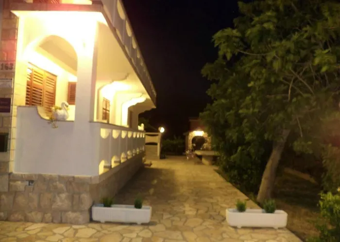 In Kampor Mit Gemauertem Grill By Interhome *