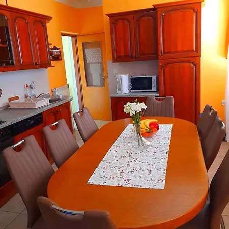 Apartament In Mit Gemauertem Grill By Interhome Rab Town