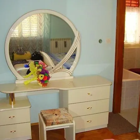 In Mit Gemauertem Grill By Interhome