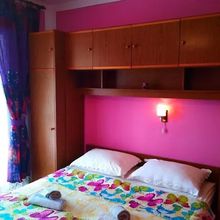 In Mit Gemauertem Grill By Interhome