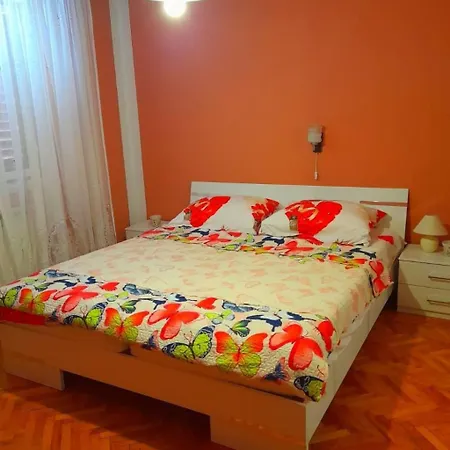 Apartament In Mit Gemauertem Grill By Interhome