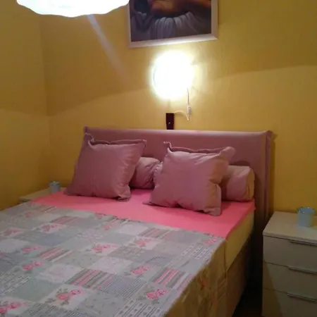 In Mit Gemauertem Grill By Interhome Apartament Rab Town