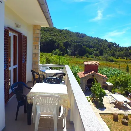 Apartament In Mit Gemauertem Grill By Interhome Rab Town