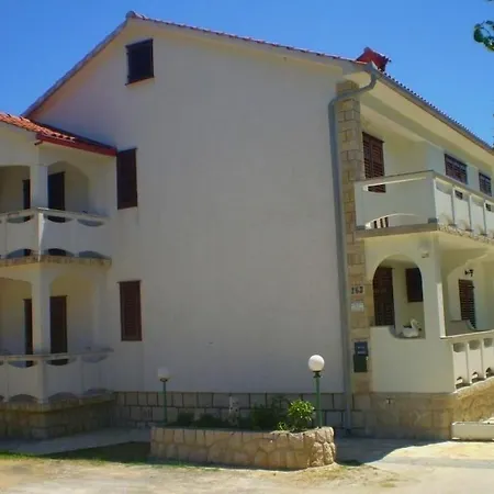 In Mit Gemauertem Grill By Interhome Apartament Rab Town