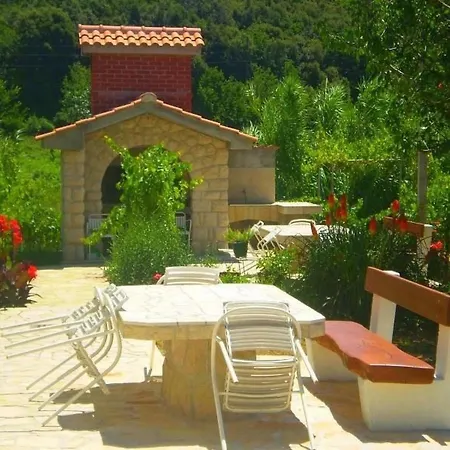 In Mit Gemauertem Grill By Interhome Apartament *