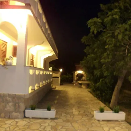 In Mit Gemauertem Grill By Interhome *