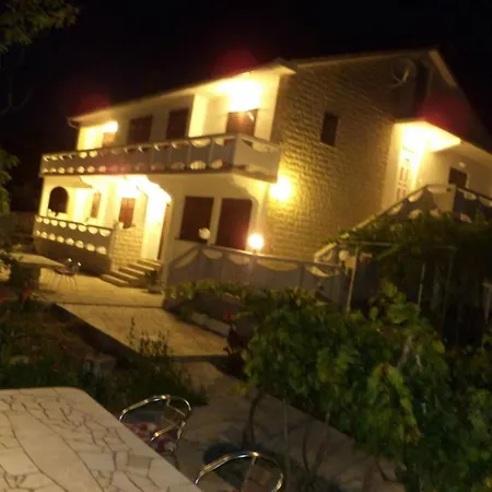 Apartament In Mit Gemauertem Grill By Interhome Rab Town