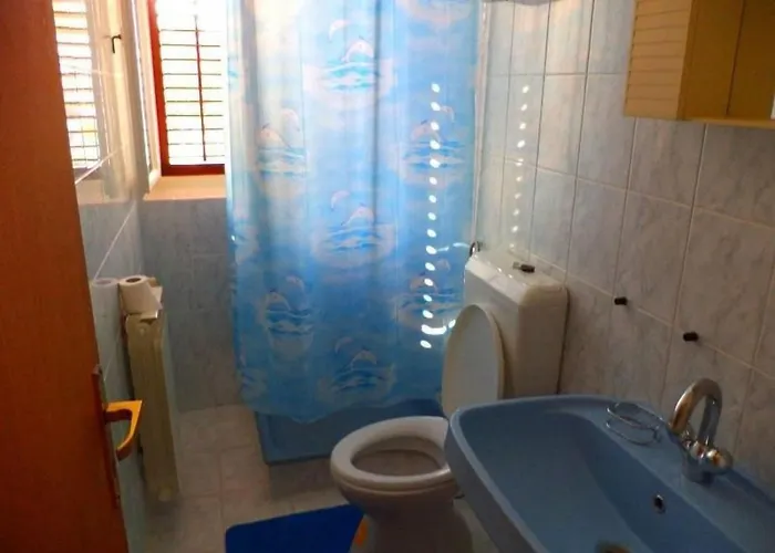 In Mit Gemauertem Grill By Interhome Apartamento Rab Town