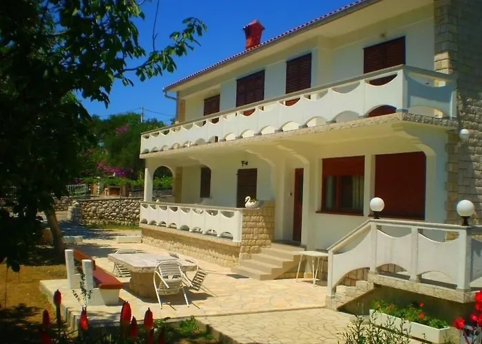 In Mit Gemauertem Grill By Interhome Apartamento Rab Town