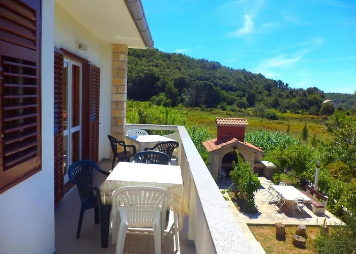 Апартаменты In Mit Gemauertem Grill By Interhome Раб