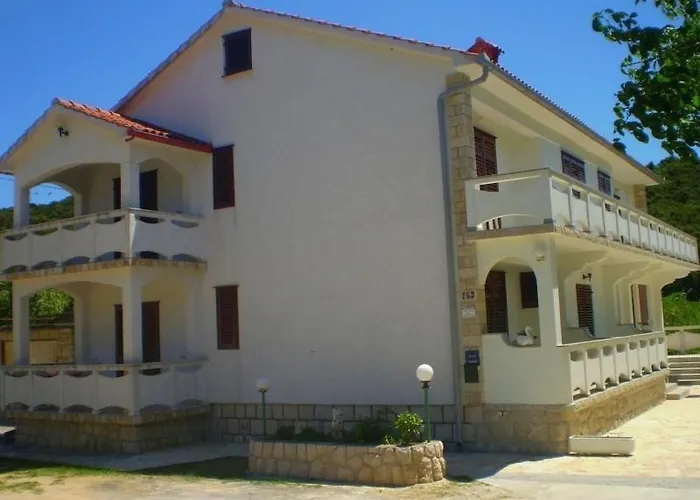 In Mit Gemauertem Grill By Interhome Апартаменты Раб