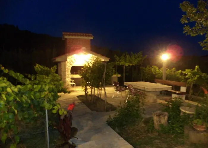 In Mit Gemauertem Grill By Interhome Apartamento Rab Town