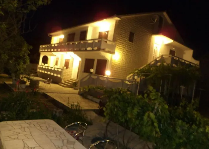 Апартаменты In Mit Gemauertem Grill By Interhome Раб